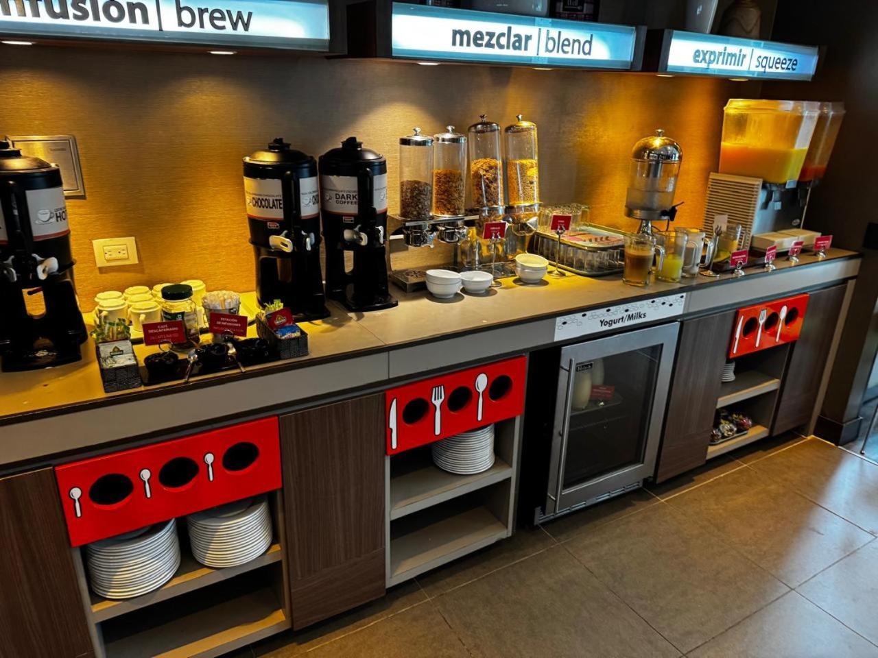 Hotel Hampton By Hilton Cali Extérieur photo